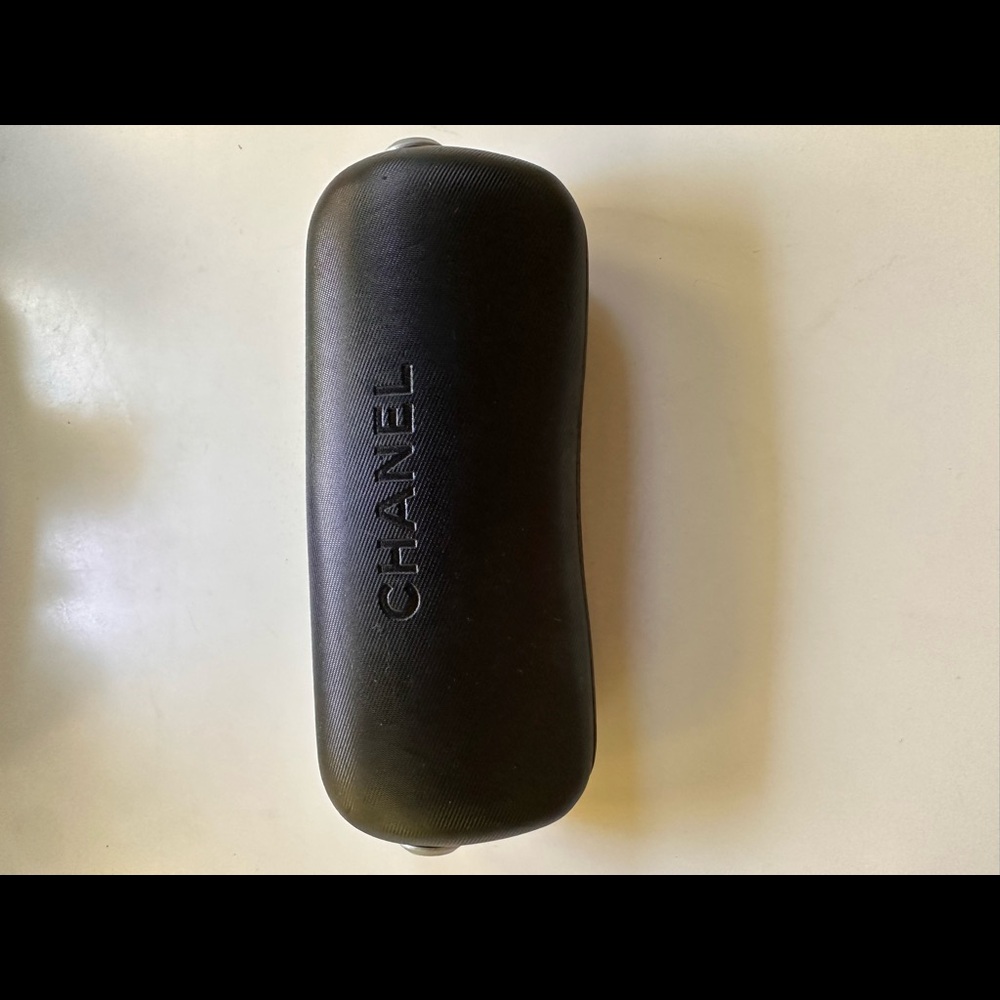 Authentic Chanel leather sunglasses case - Picture 2 of 6